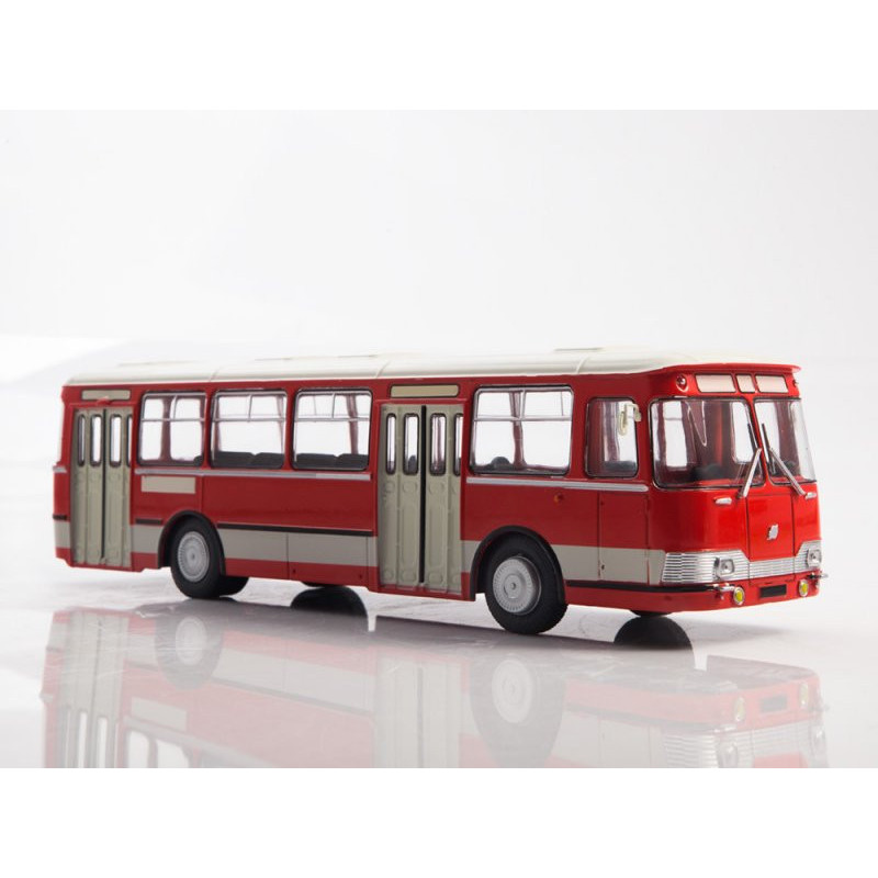 1:43 LiAZ-677E bus with magazine №36, Modimio Collections