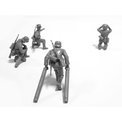 1:35 ICM 35801 - 7,62 cm Pak 36(r) ar vācu apkalpi (4 figūras)