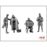 1:35 ICM 35541 - Май 1945 года (4 фигуры - 1 офицер, 2 солдата, 1 военнослужащая)