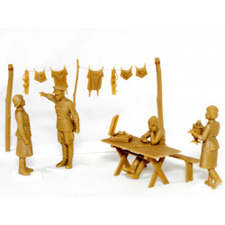 1:35 ICM 35621 - Padomju Savienības karavīres un komandiere (1939.–1942. g.) (4 figūras)