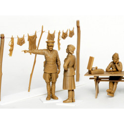 1:35 ICM 35621 - Padomju Savienības karavīres un komandiere (1939.–1942. g.) (4 figūras)