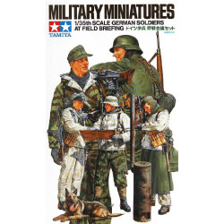 1:35 Tamiya 35212 - German Soldiers at Field Briefing