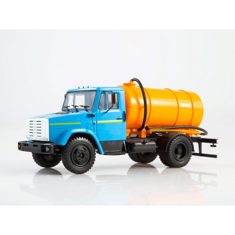 1:43 Легендарные грузовики - ЗИЛ-4333 Вакуумная ассенизационная машина КО-520