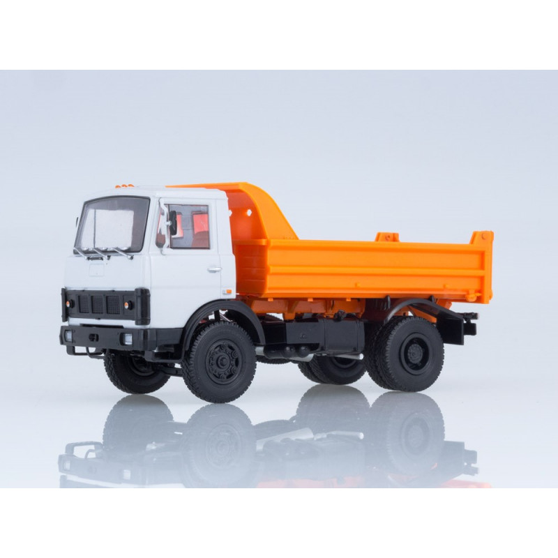 1:43 Russian Trucks - MAZ-5551 pašizgāzējs