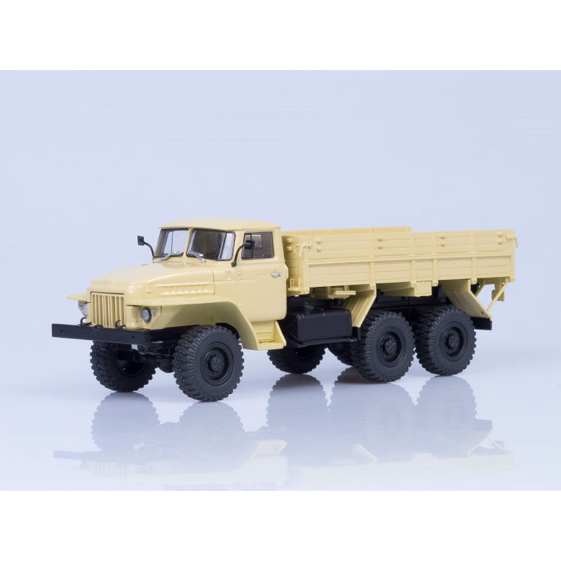 1:43 Auto History AIS1074 - Урал-375Н 6х6 бортовой 1974 г. / Ural-375N 6x6 flatbed truck