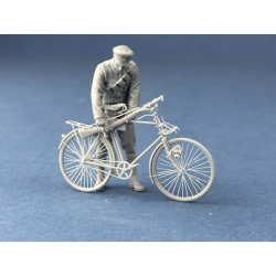 1:35 Copper State Models F35-077 - British Army Cyclist securing his rifle, 3D-printed figure