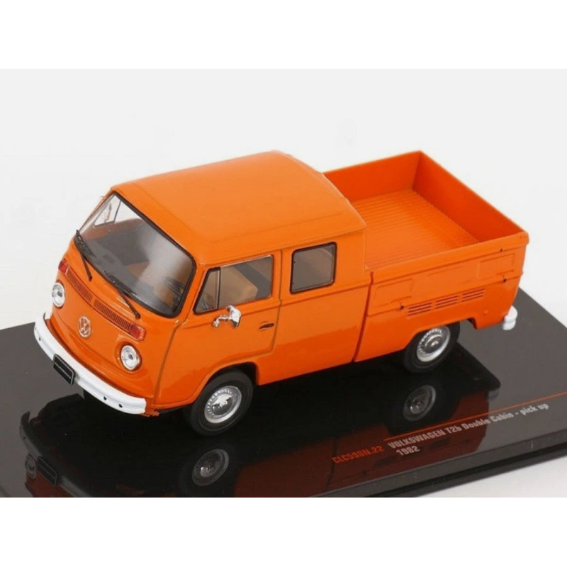 1:43 IXO CLC598N.22 - Volkswagen / VW T2 DoKa, 1972 Orange