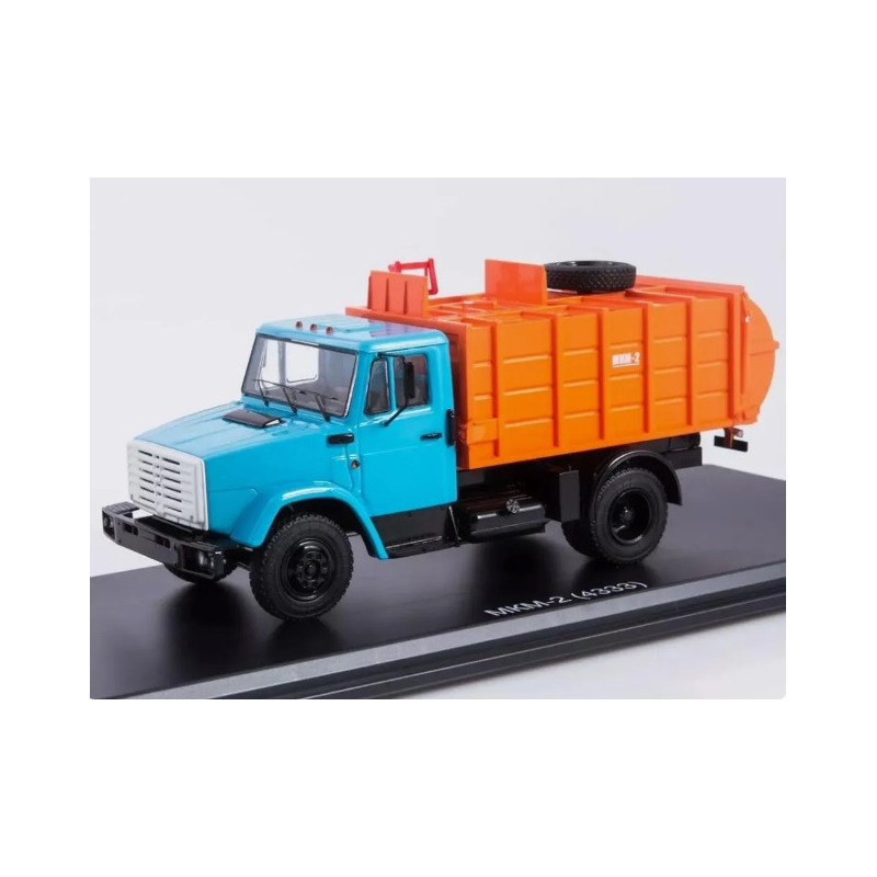1:43 SSM 1522 - ЗИЛ-4333 Мусоровоз МКМ-2 / ZIL-4333 MKM-2