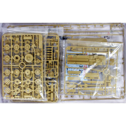 1:35 Tamiya 35195 - German Sd.Kfz. 251/1 Ausf.D with 4 Figures